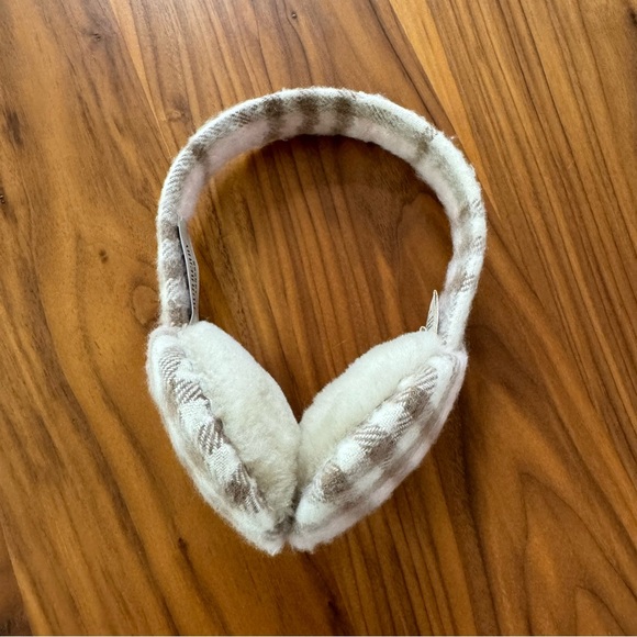 Authentic Burberry 100% Cashmere Pink Ear Muffs - Picture 1 of 5